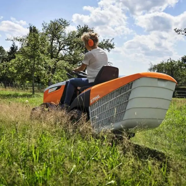 tracteur-de-pelouse---stihl-rt-6127-zl---pour-grands-jardins---3000-tr/min---moteur-4-temps---6-mois