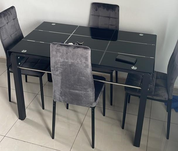 table-a-manger-4-places-noir-gris-foncé