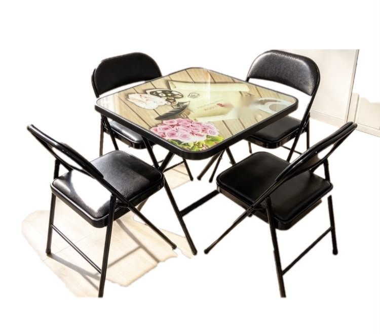 un-ensemble-table-pliante-4-chaises-pliante-style-plastique-7895