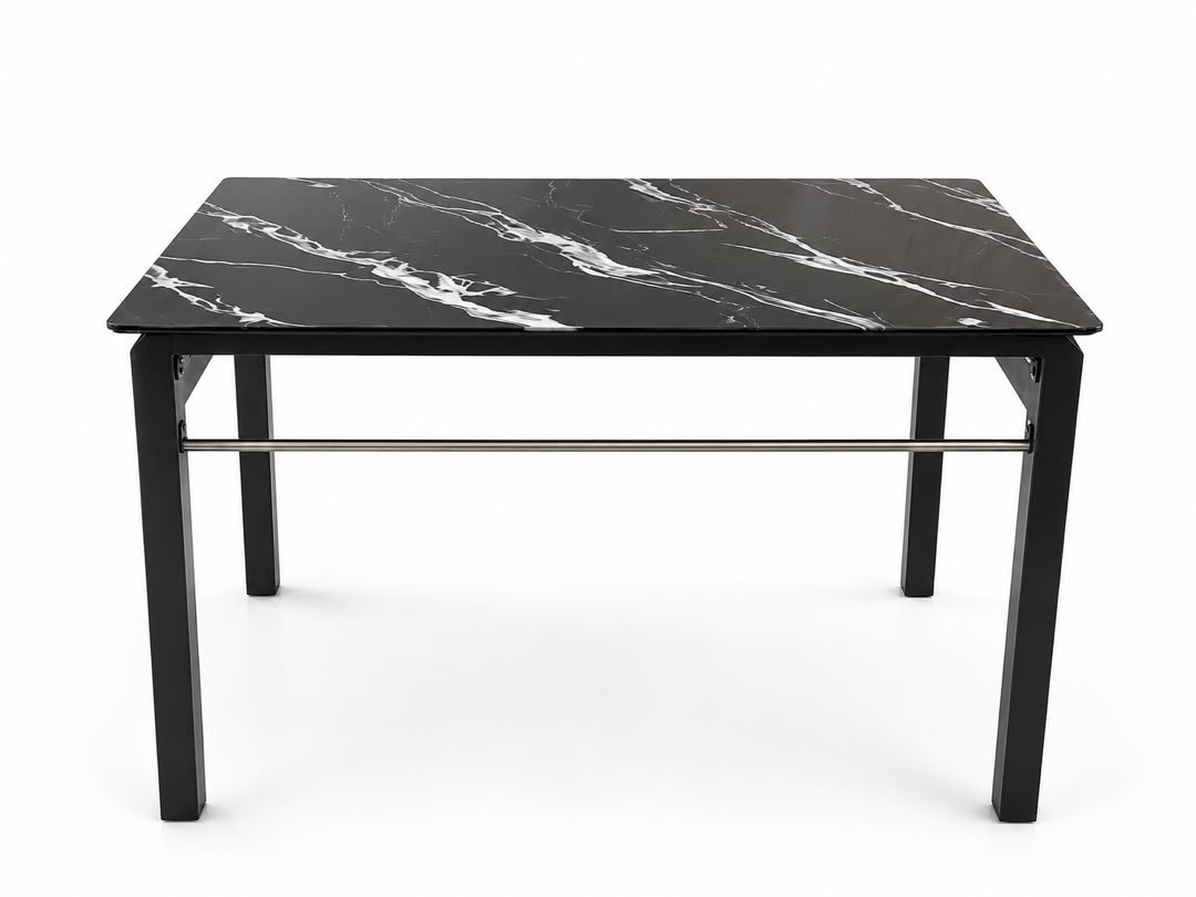 la-table-seule-sans-les-chaises-7941