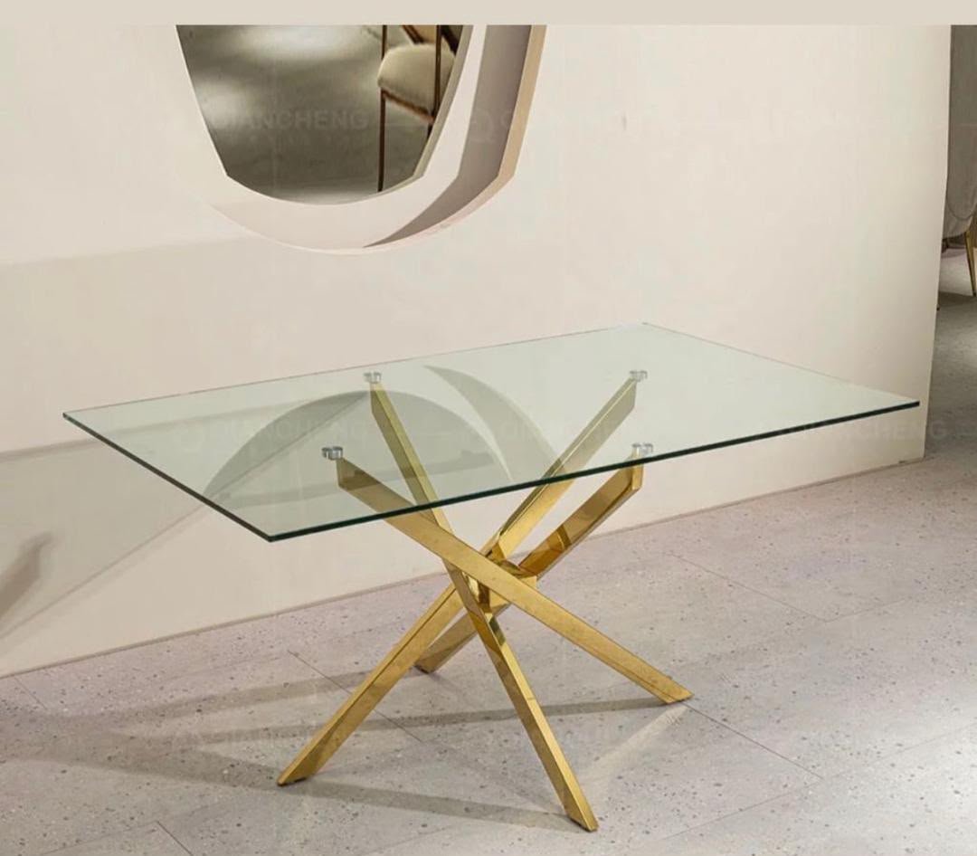 table-a-manger-design-plateau-verre-pietement-dore-sculptural-7967