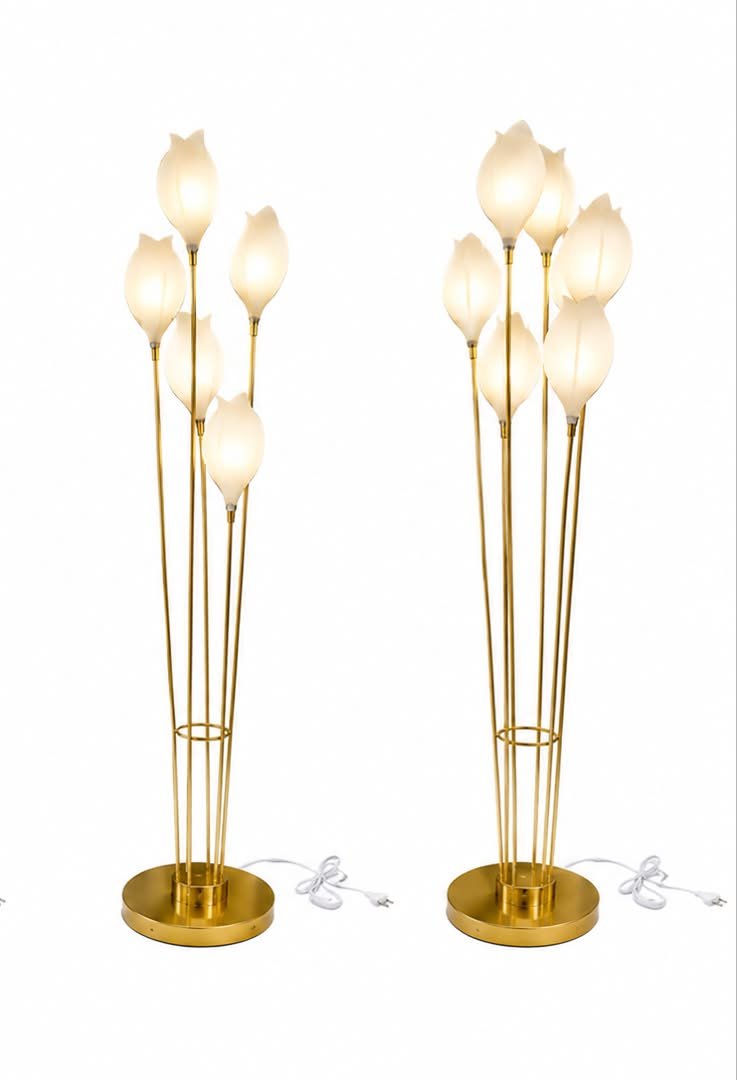 duo-de-lampadaires-design-bouquet-de-tulipes-en-verre-depoli-finition-doree-8524