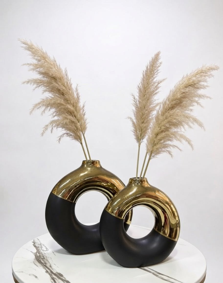 fiche-produit-duo-de-vases-ronds-bicolores-dore-et-noir-pour-une-touche-de-raffinement-sculptural-votre-deco-8582