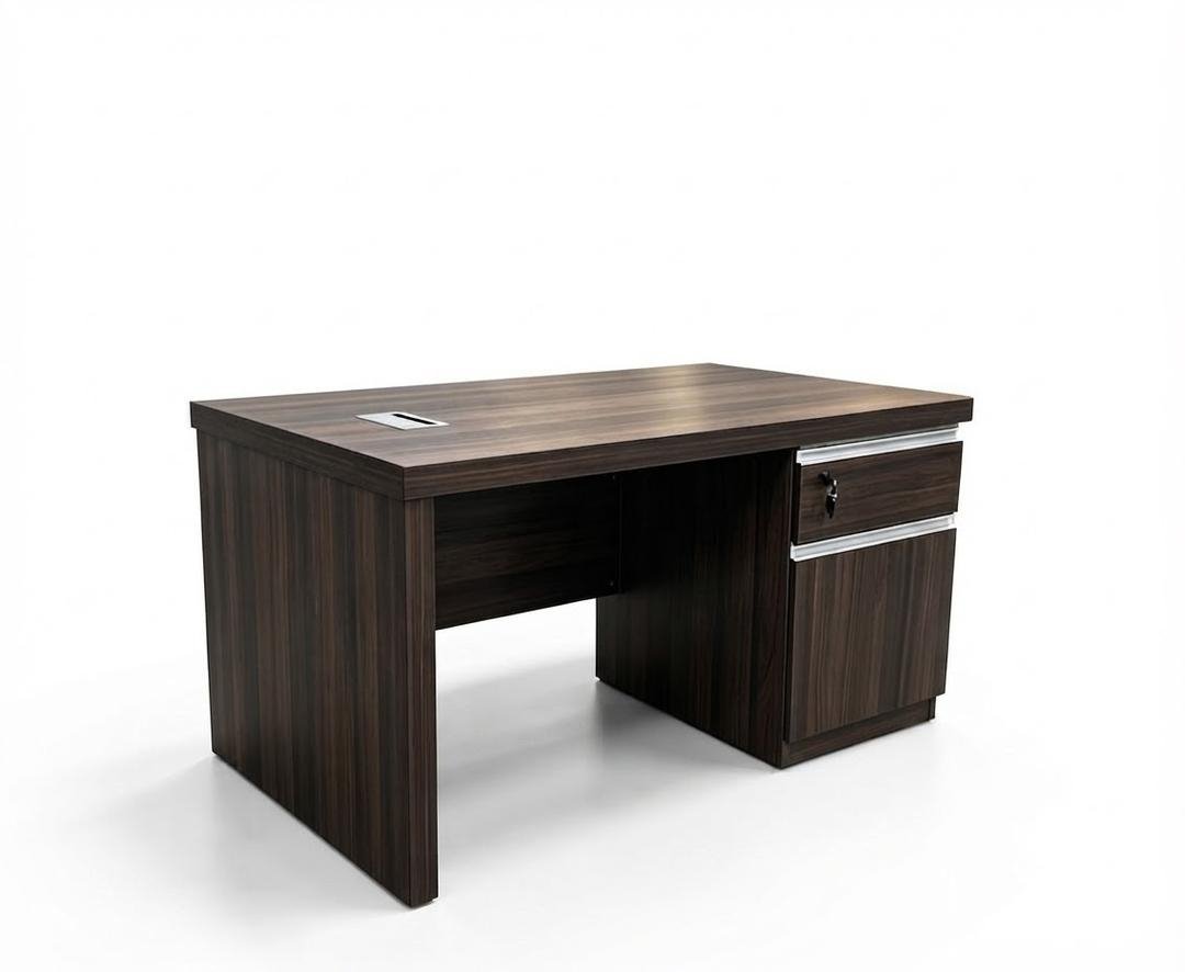 bureau-de-direction-compact-finition-bois-brun-fonce-avec-details-argentes-8639