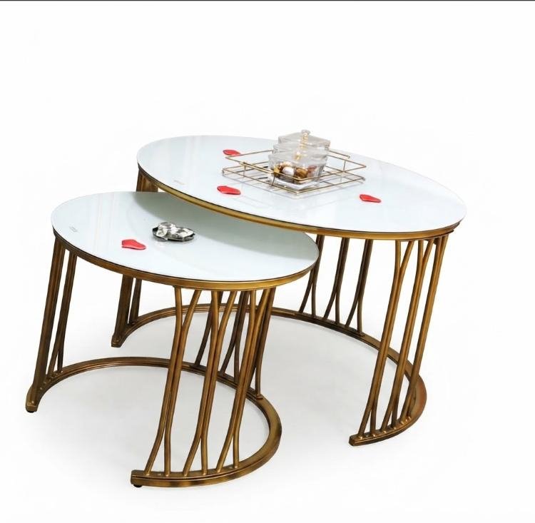 duo-de-tables-basses-gigognes-plateau-verre-blanc-et-structure-doree-sculptee-8792
