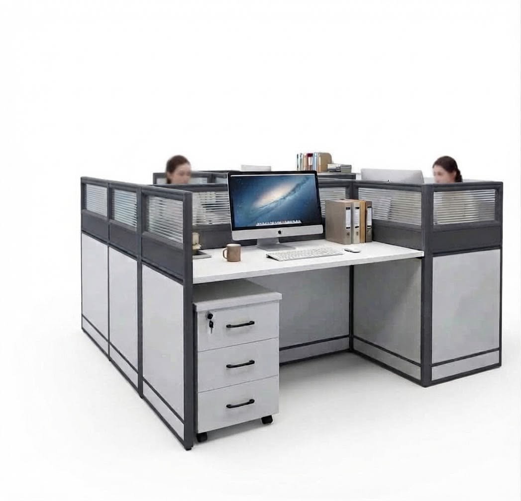 poste-de-travail-bureau-avec-cloisons-de-separation-8836