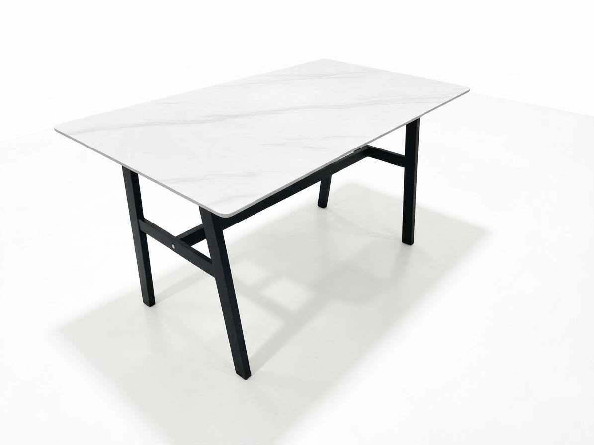 table-a-manger-marbre-blanc-pieds-noirs-8886