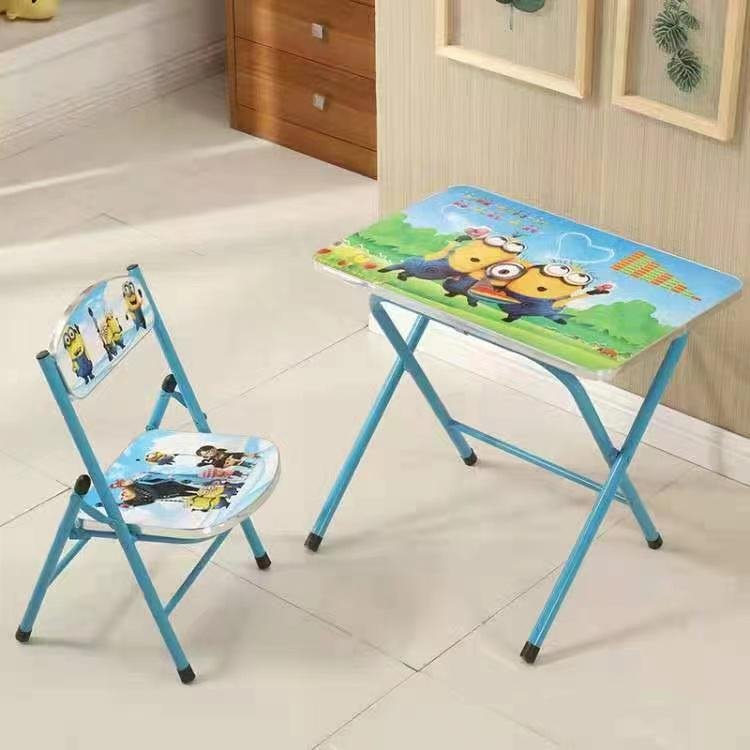 table-d'étude-et-chaise-pour-enfants-motifs-moi-moche-et-mechant