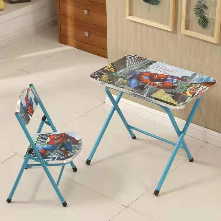 table-d'étude-et-chaise-pour-enfants-motifs-spiderman