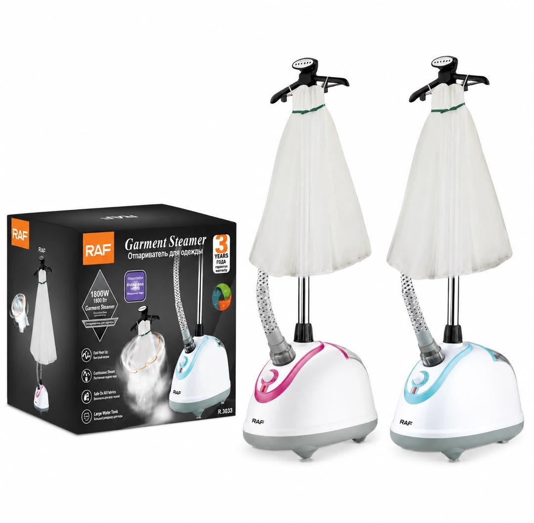 un-defroisseur-vapeur-vertical-raf-garment-steamer-modele-r3033-sur-pied-disponible-en-deux-coloris-rose-et-bleu-presente-avec-sa-boite-8089