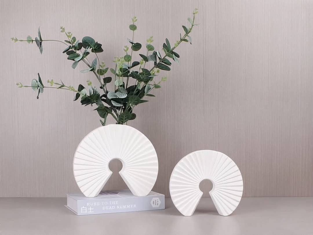 lot-de-vases-decoratifs-blancs-plisses-2-pieces-8572