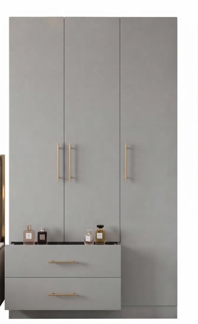 Armoire 3 Portes Grise avec Tiroirs & Poignées Dorées